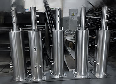 數(shù)控車床。CNC 數(shù)控銑床精密加工